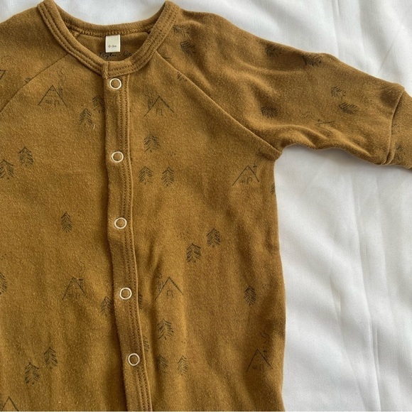Rylee + Cru Long John Snap Pajamas in Tan Tree Print in Size 0-3 Months - Picture 6 of 15